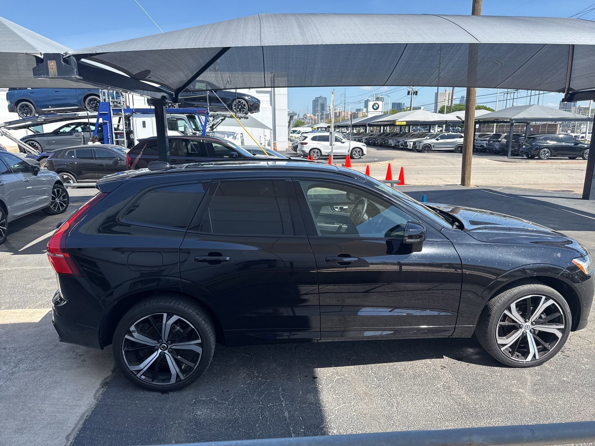Certified 2023 Volvo XC60 B5 Ultimate w/ Climate Package FWD image 4