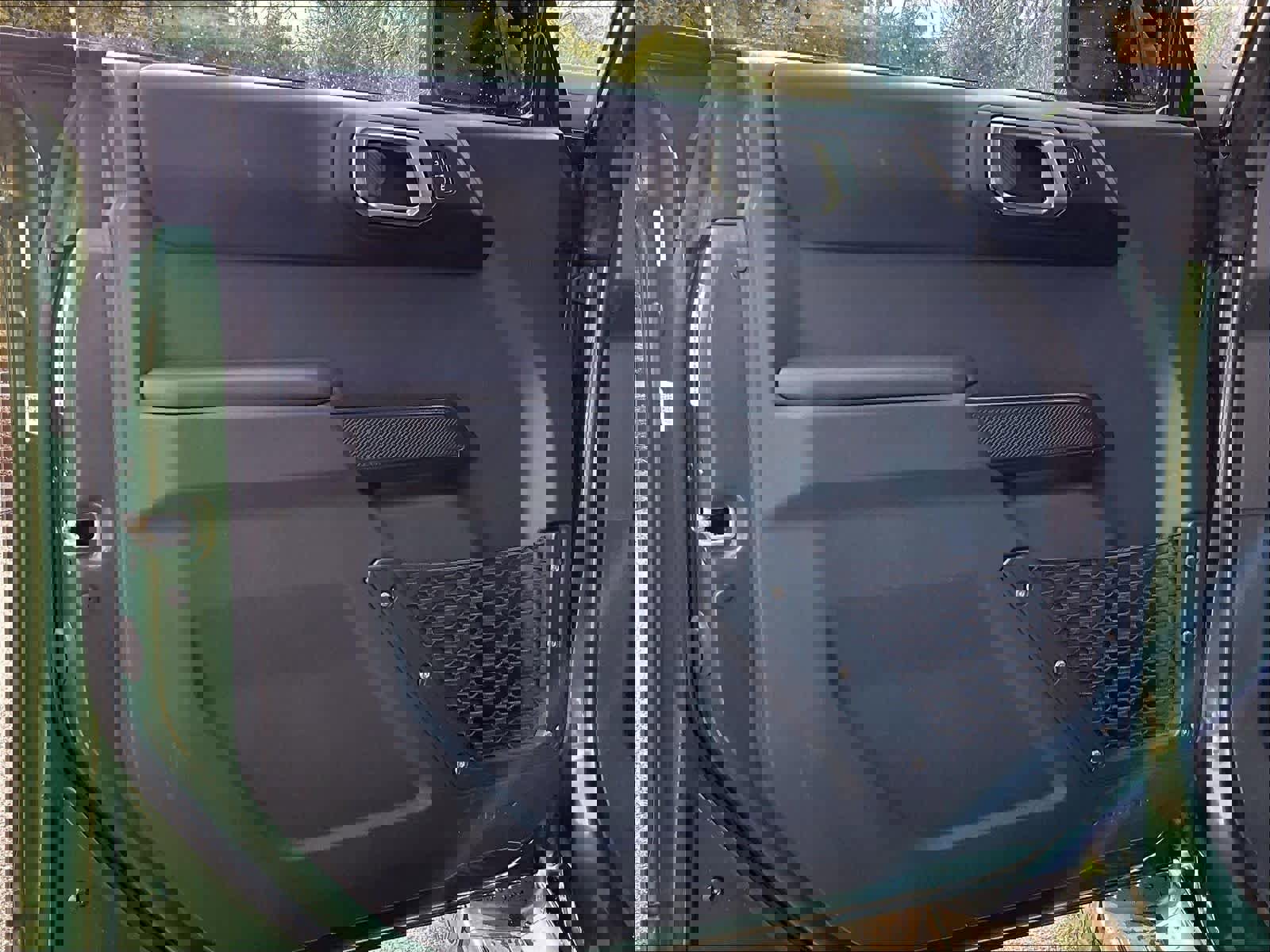 Used 2025 Ford Bronco Outer Banks image 9