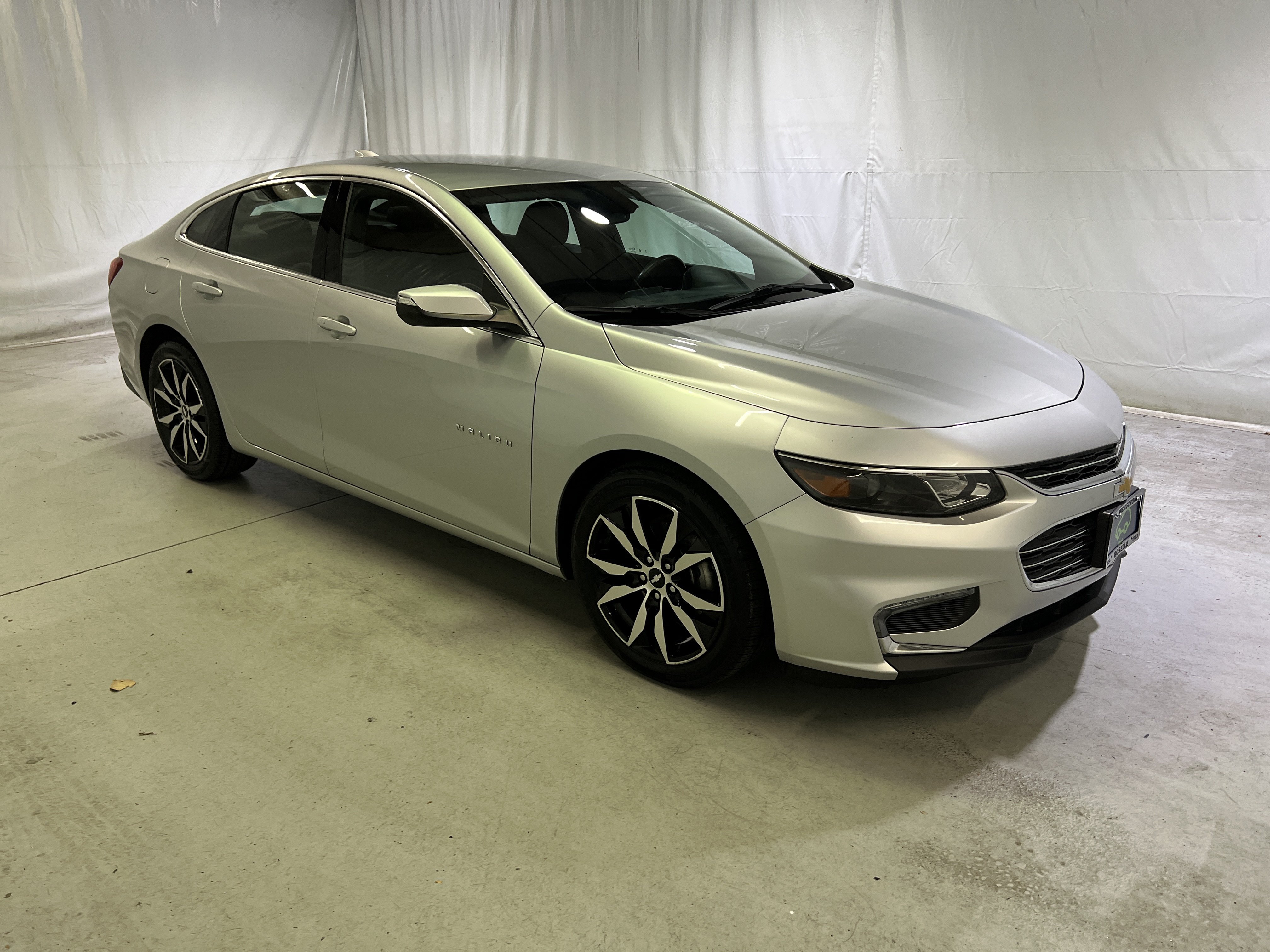 Certified 2018 Chevrolet Malibu LT FWD image 2
