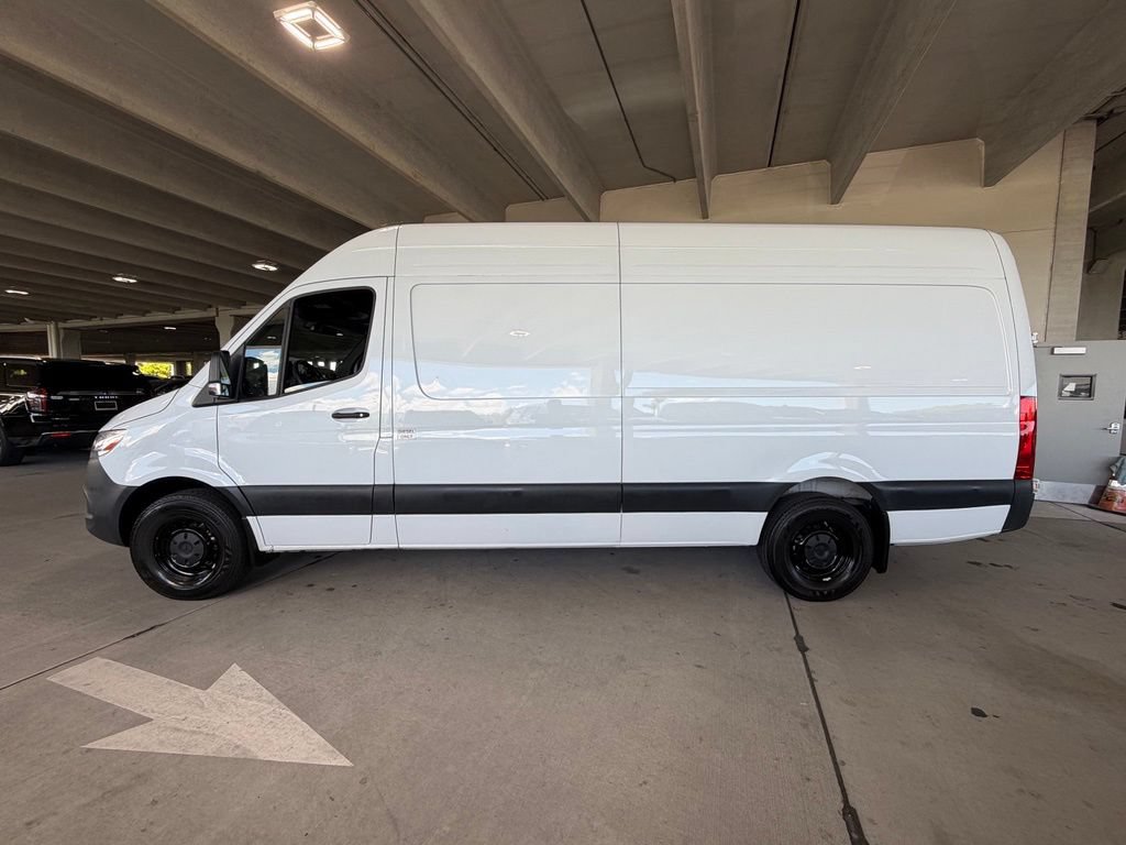 Used 2025 Mercedes-Benz Sprinter 2500 image 3