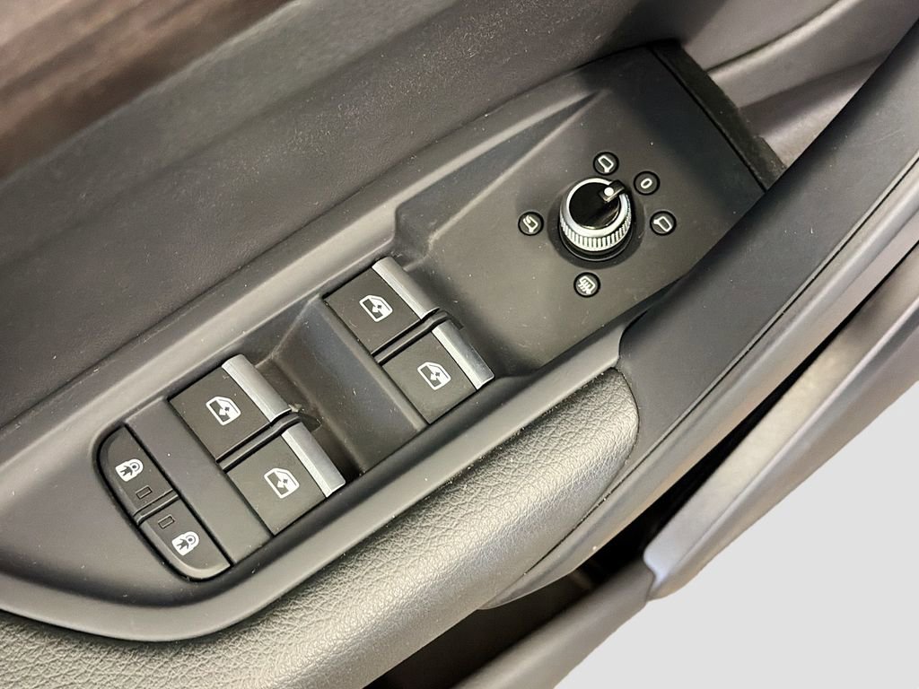 Used 2023 Audi Q5 2.0T Premium w/ Convenience Package image 16