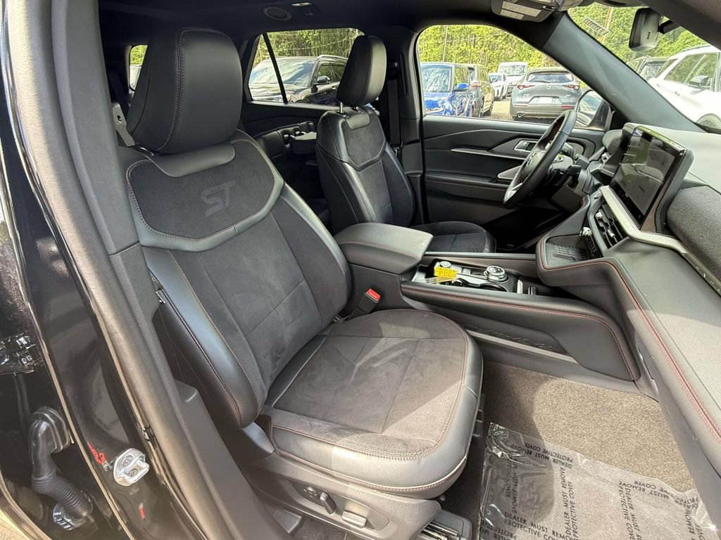 Used 2025 Ford Explorer ST w/ Sun And Sound Package AWD/4WD image 9