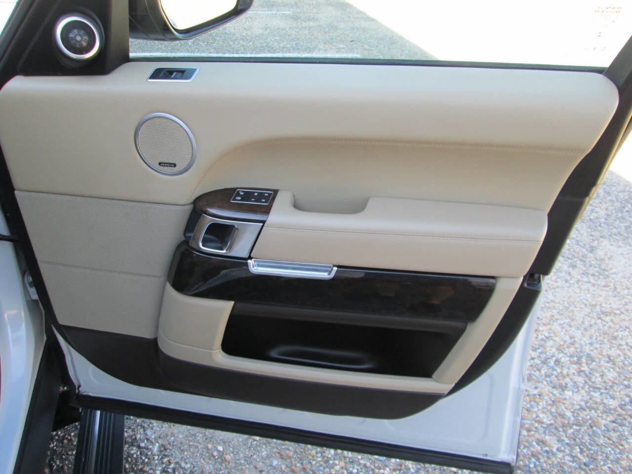 Used 2016 Land Rover Range Rover Long Wheelbase Supercharged image 41