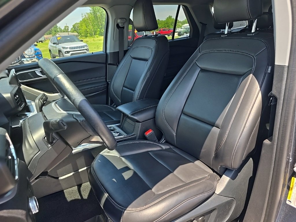 Used 2023 Ford Explorer XLT w/ Equipment Group 202A image 17