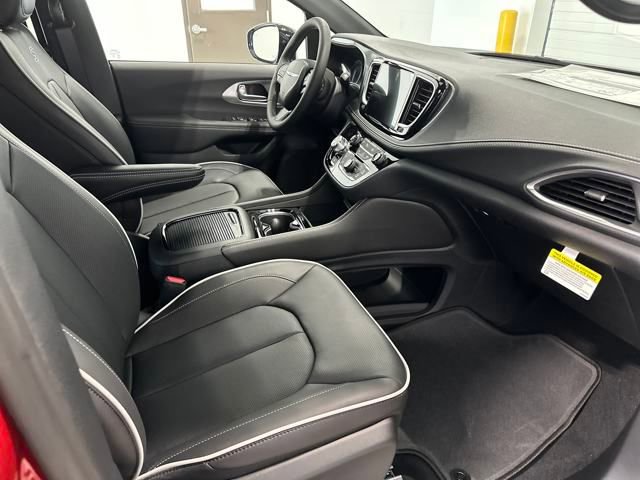 New 2026 Chrysler Pacifica Limited w/ S Appearance Package image 10