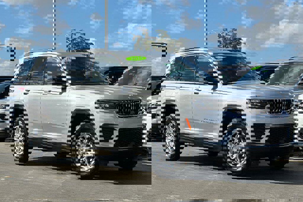 New 2025 Jeep Grand Cherokee Laredo X w/ Luxury Tech Group I image 2