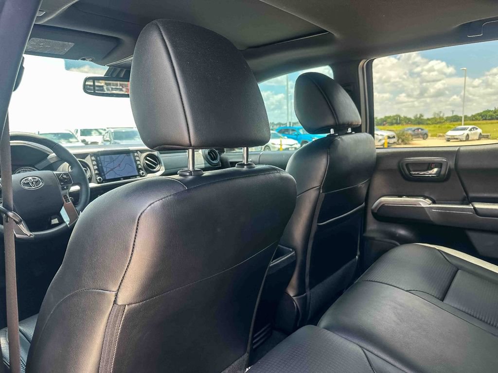 Used 2022 Toyota Tacoma Limited w/ Nightshade Package AWD/4WD image 17