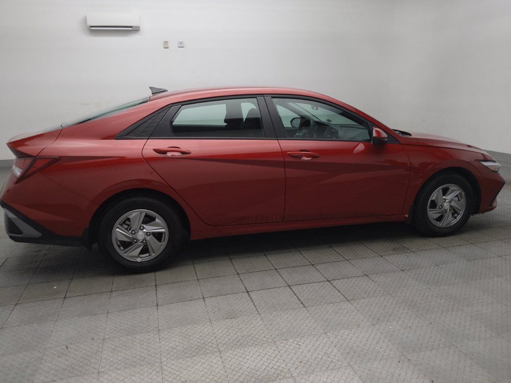 Used 2025 Hyundai Elantra SE FWD image 10