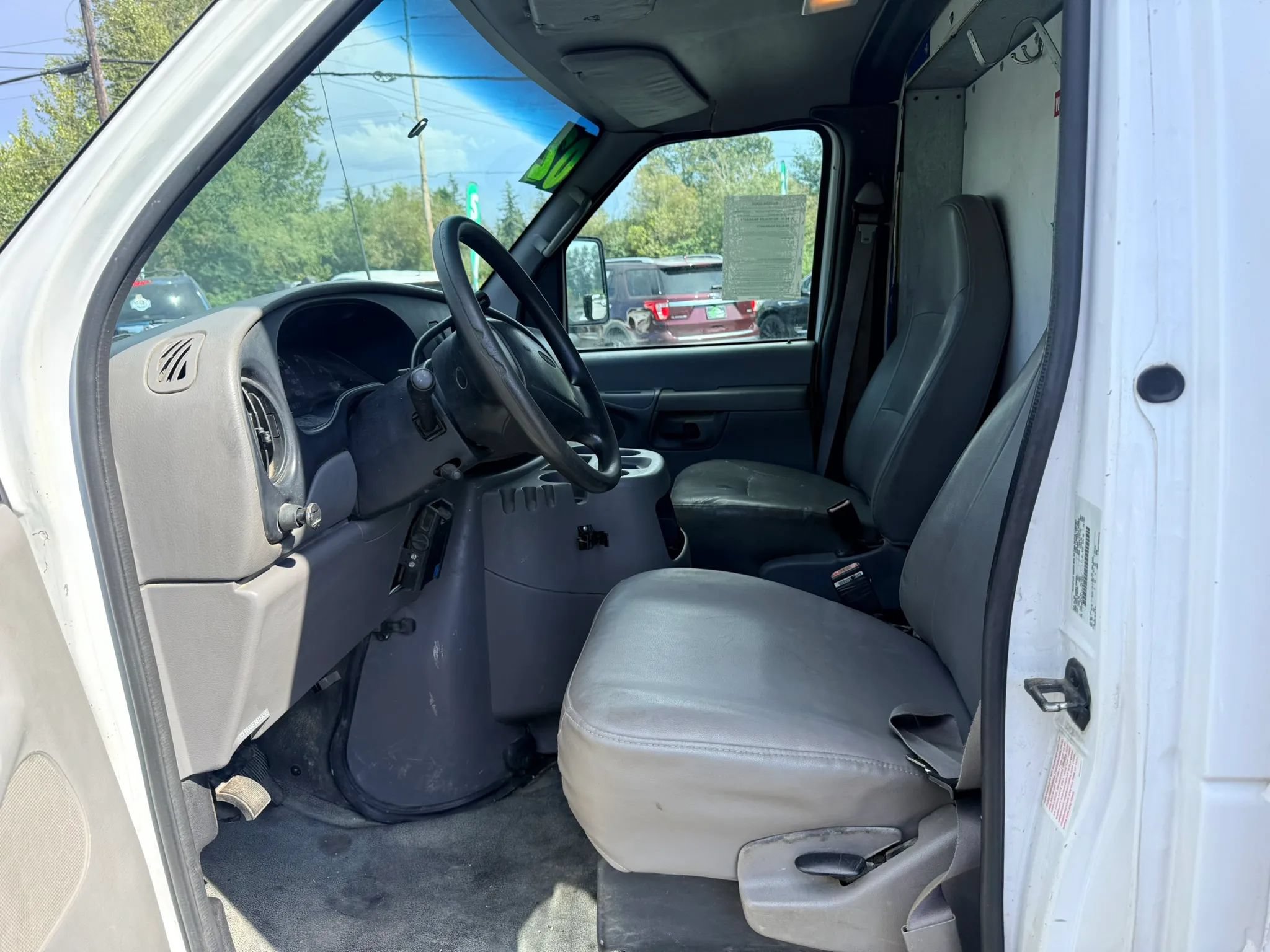 Used 2002 Ford E-350 and Econoline 350 Super Duty RWD image 12