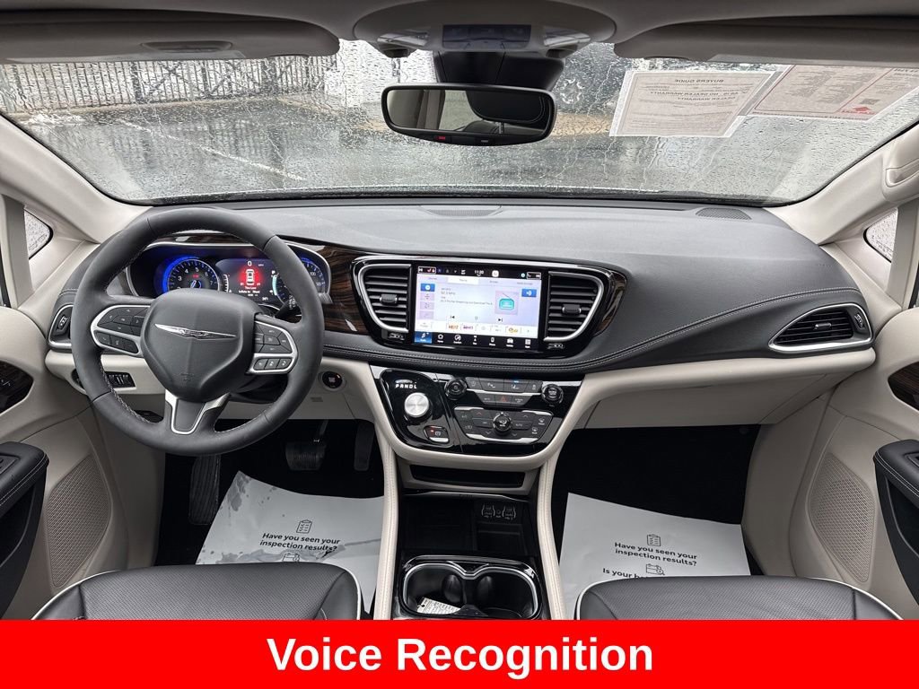 Used 2024 Chrysler Pacifica Limited image 23