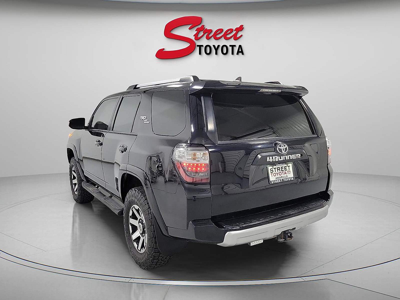 Used 2017 Toyota 4Runner TRD Off-Road AWD/4WD image 2