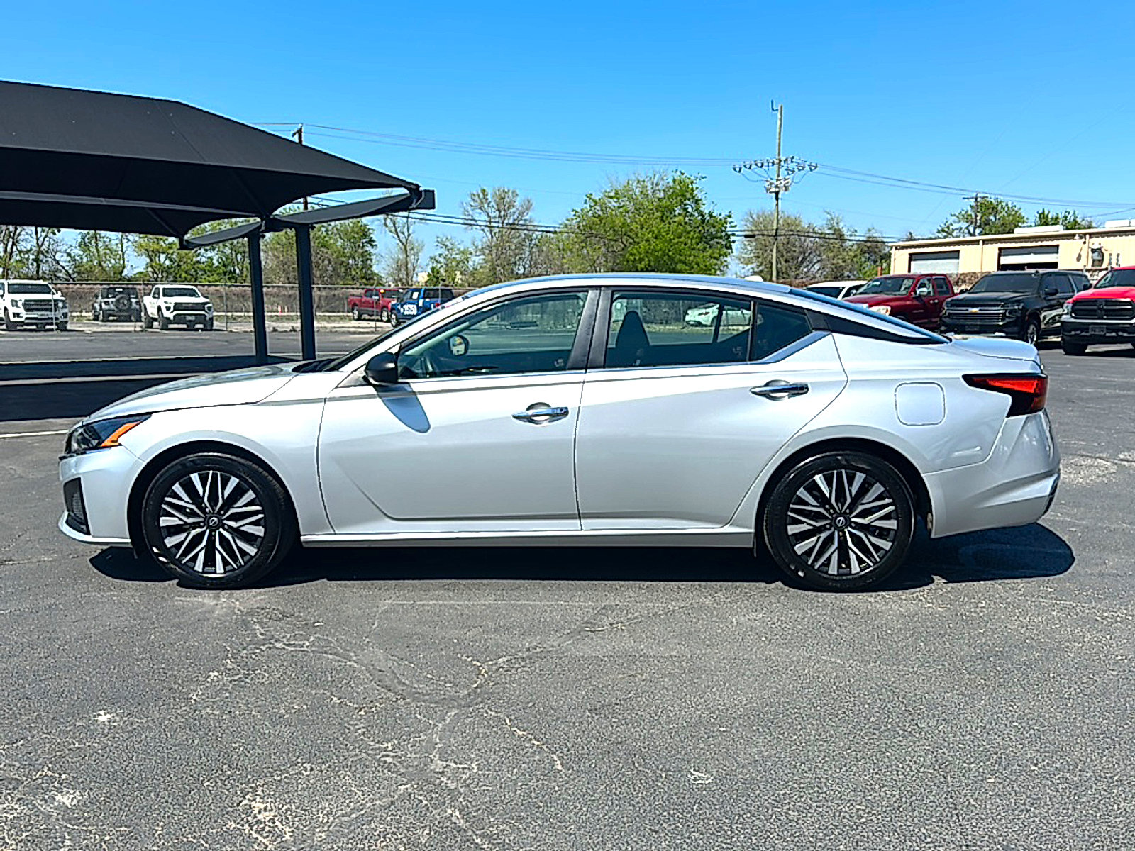 Used 2024 Nissan Altima 2.5 SV image 5