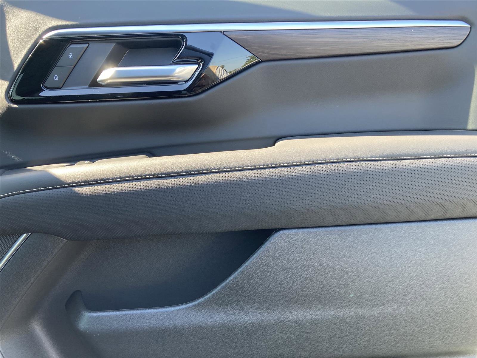 New 2026 Chevrolet Suburban Premier image 36