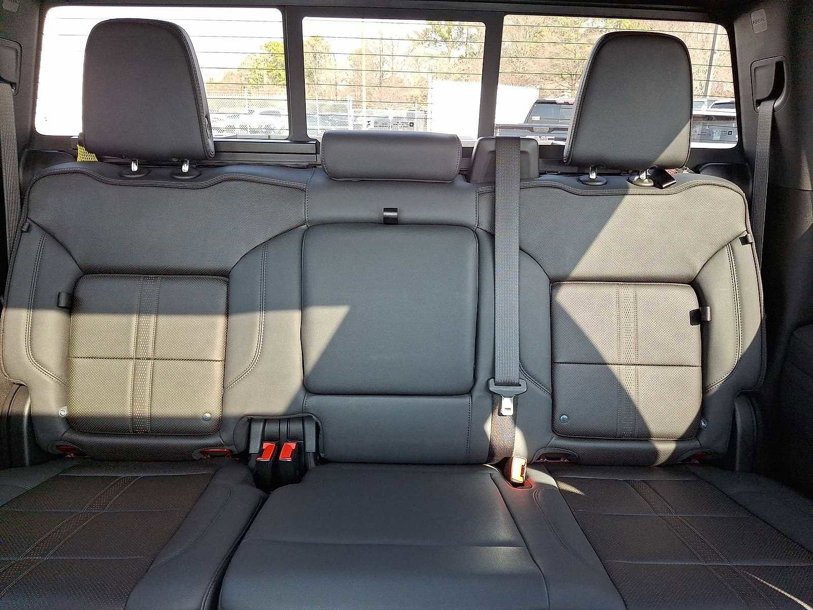 Used 2025 Chevrolet Silverado 1500 High Country image 14