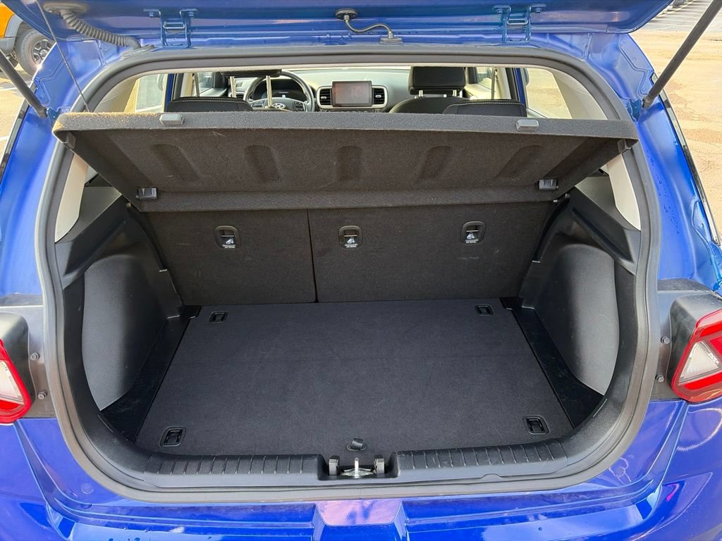 Used 2025 Hyundai Venue SEL FWD image 14