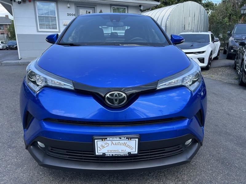 Used 2018 Toyota C-HR XLE FWD image 2