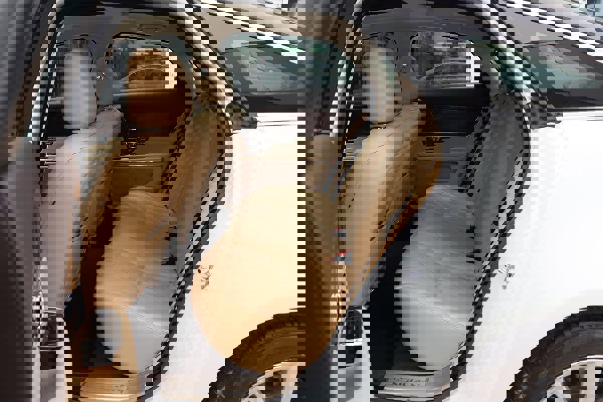 Used 2014 Jaguar XJ image 33