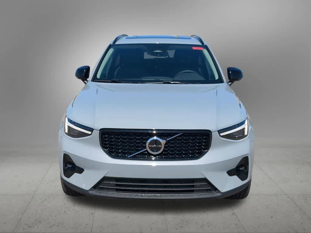 New 2026 Volvo XC40 B5 Plus w/ Protection Package Premier AWD/4WD image 9