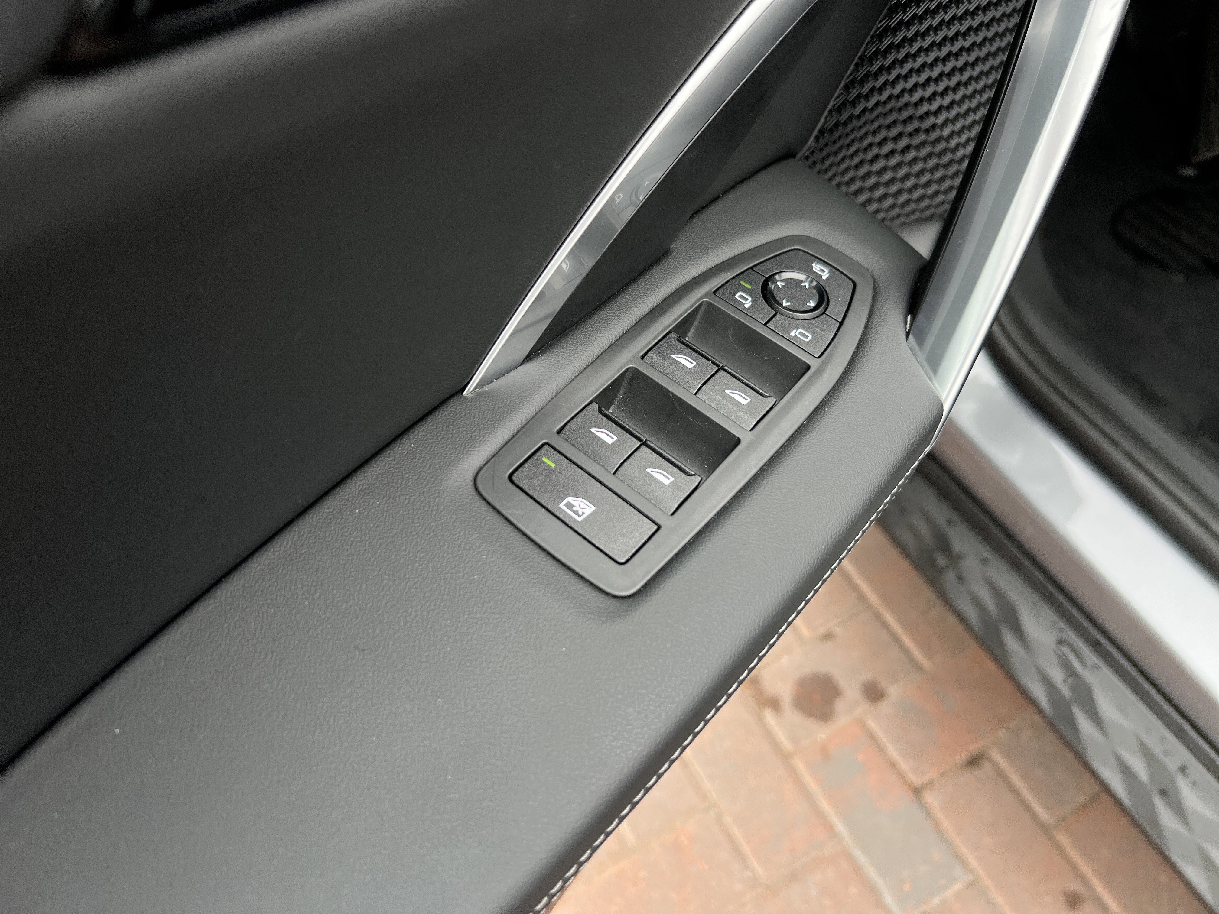 Certified 2025 BMW X2 xDrive28i AWD/4WD image 15