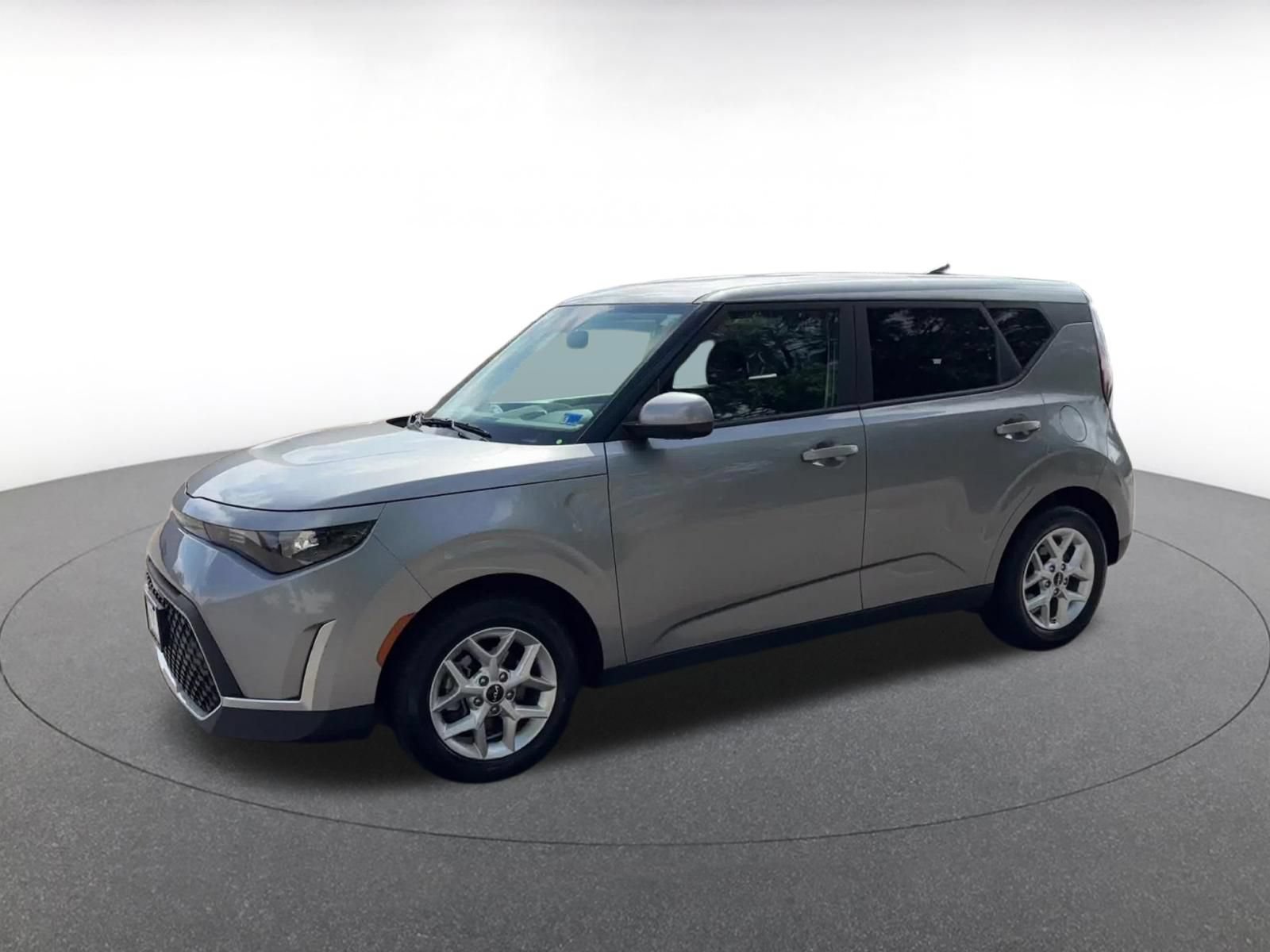 Used 2025 Kia Soul LX w/ LX Technology Package FWD image 8
