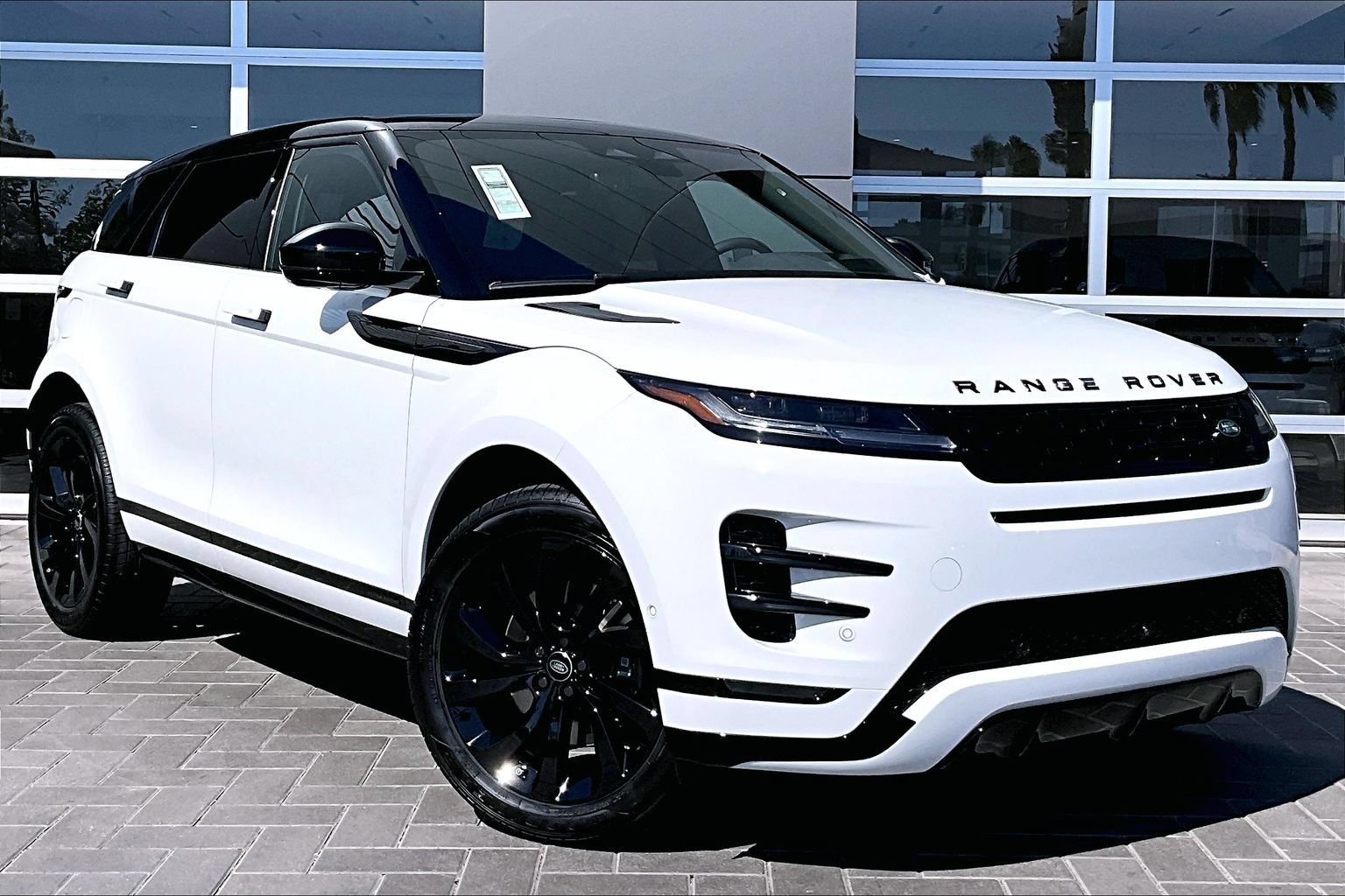 New 2026 Land Rover Range Rover Evoque Hoxton AWD/4WD image 2