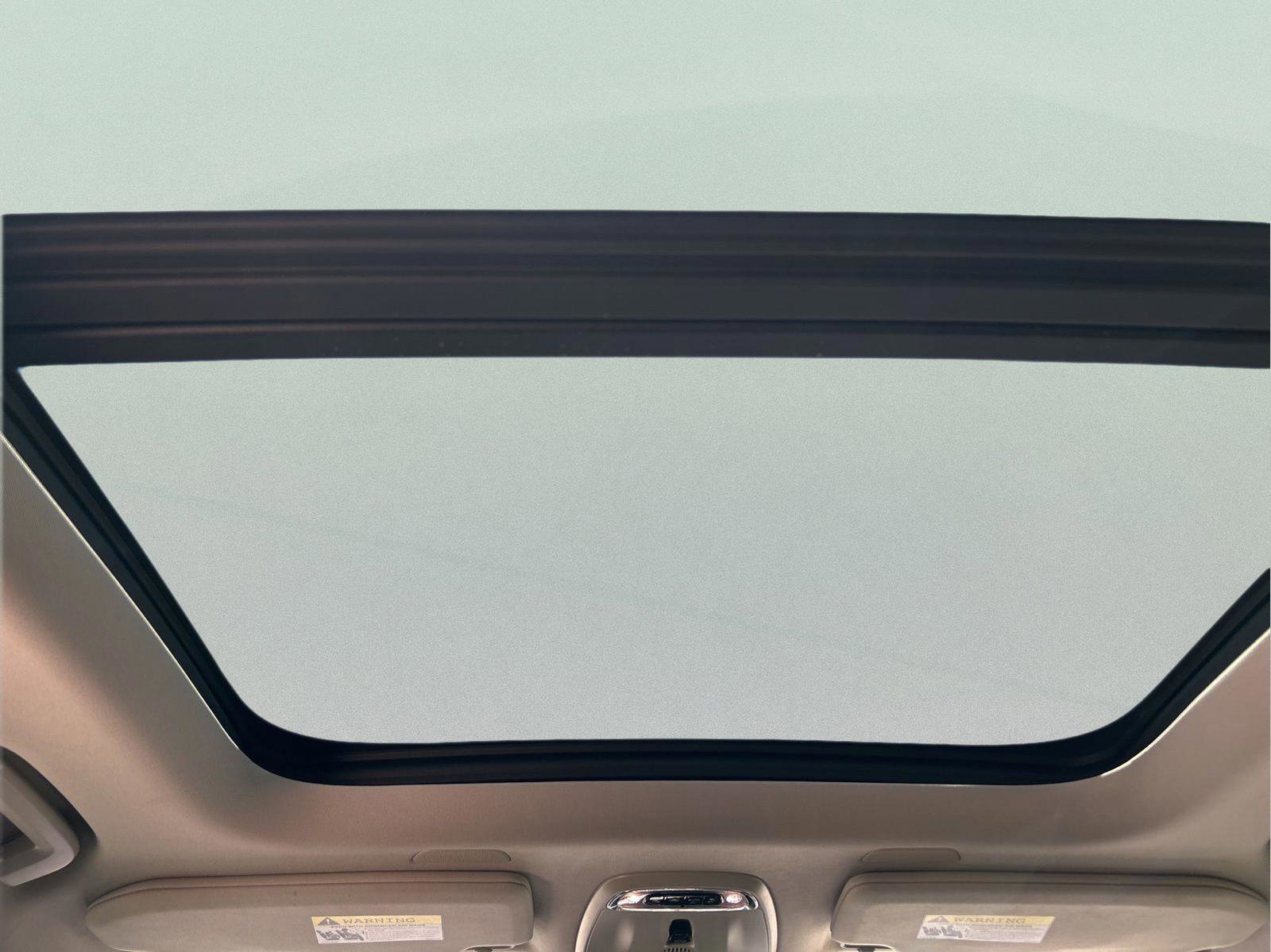 Used 2017 Volvo XC90 T6 Momentum w/ Vision Package image 19