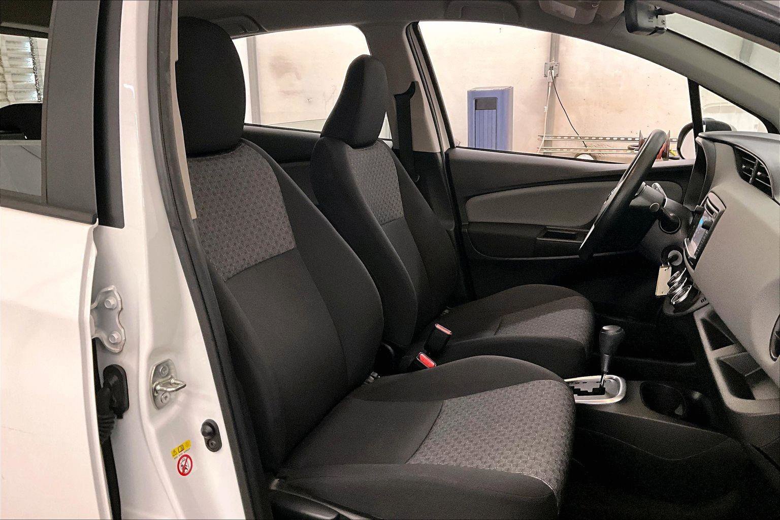 Used 2016 Toyota Yaris LE image 7