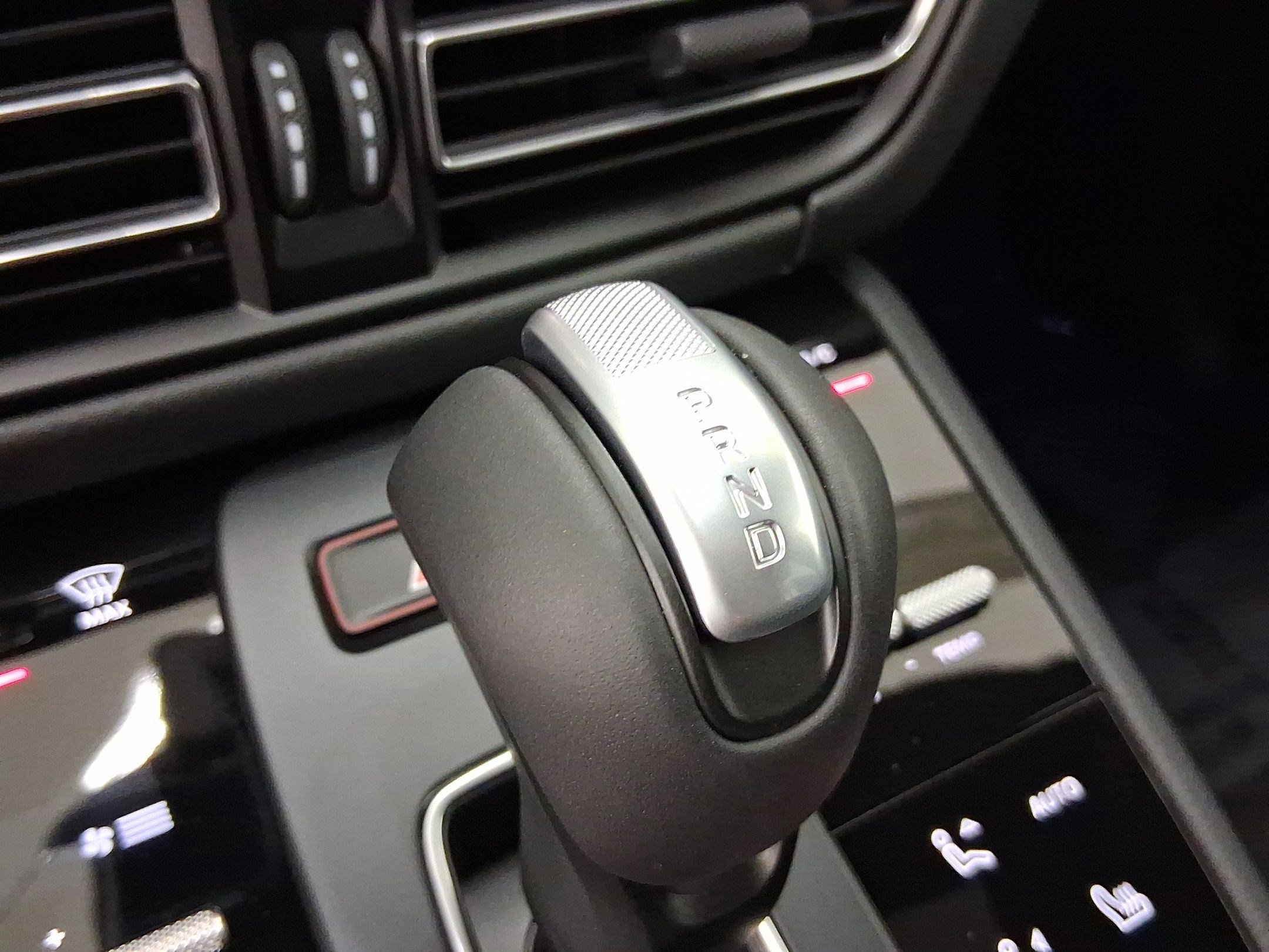 Used 2026 Porsche Macan image 17