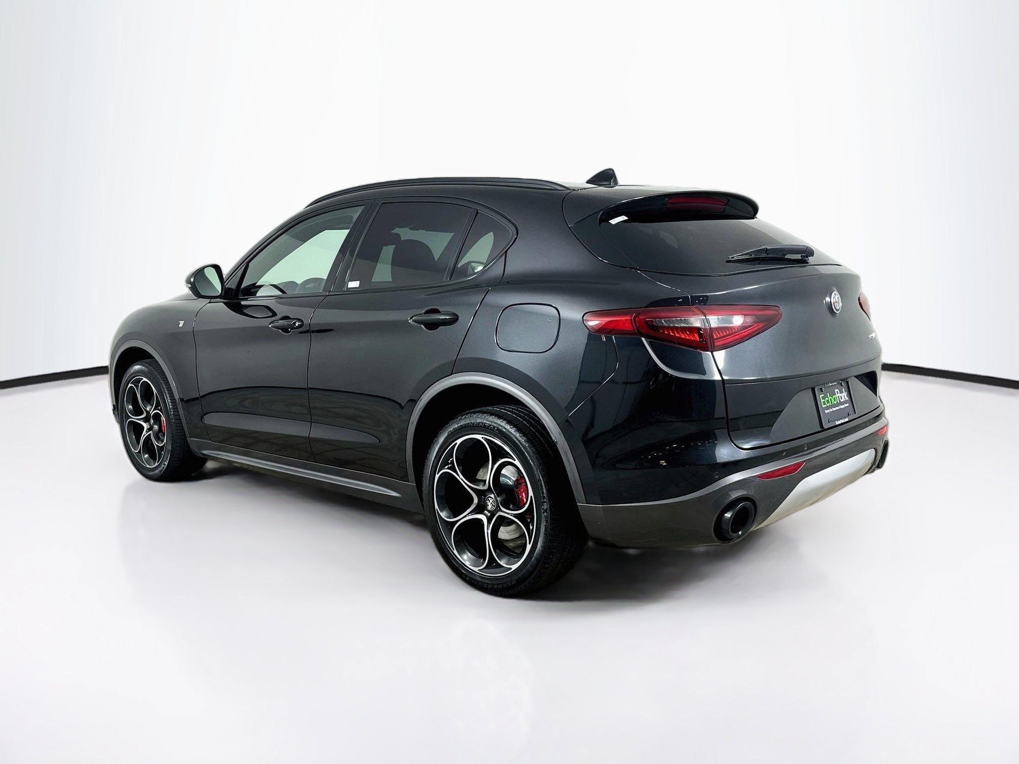 Used 2023 Alfa Romeo Stelvio Ti AWD/4WD image 5