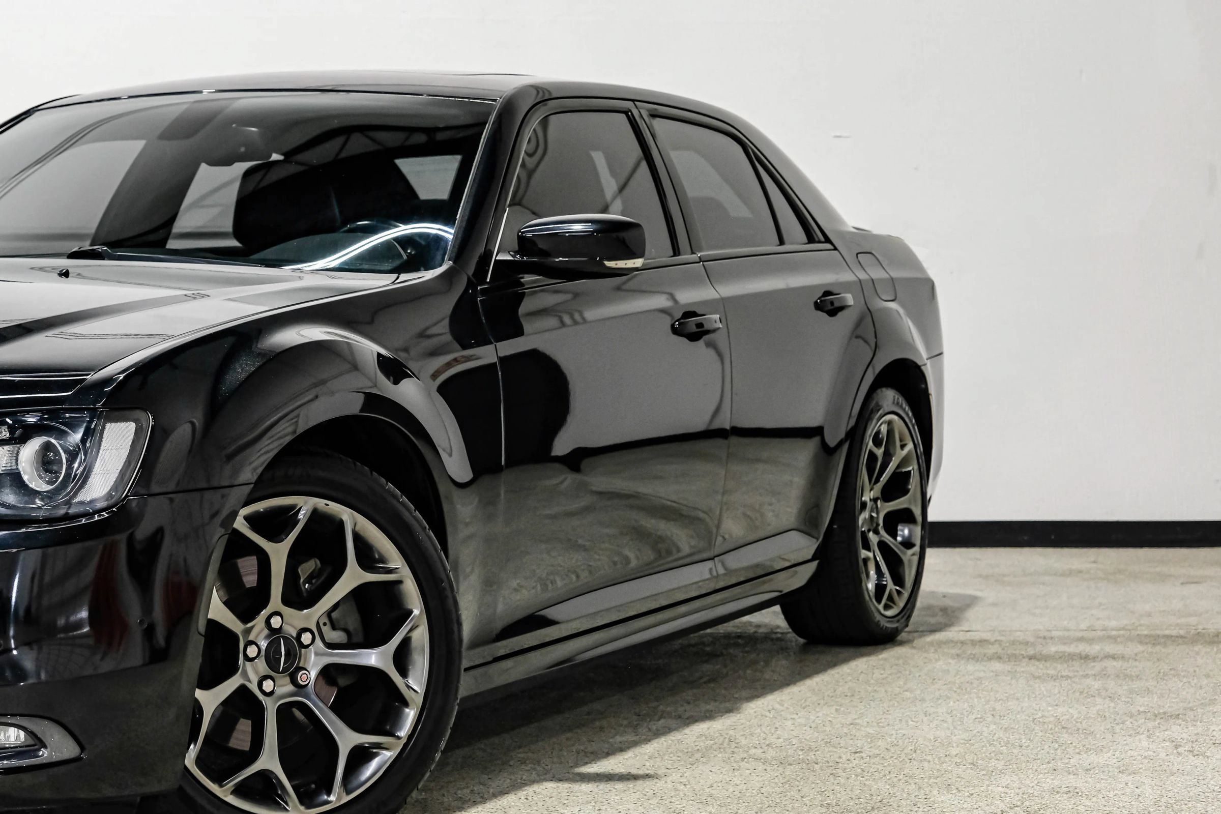 Used 2015 Chrysler 300 S w/ 300S Premium Group RWD image 15