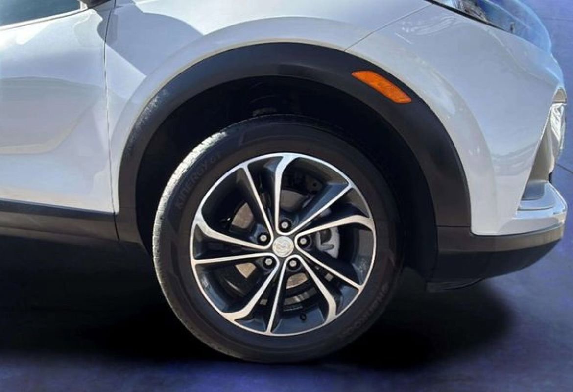 Used 2021 Buick Encore GX Select image 18