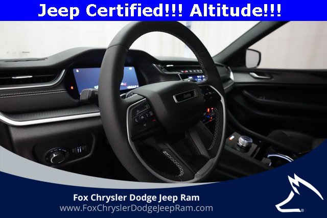 Used 2023 Jeep Grand Cherokee L Laredo image 8