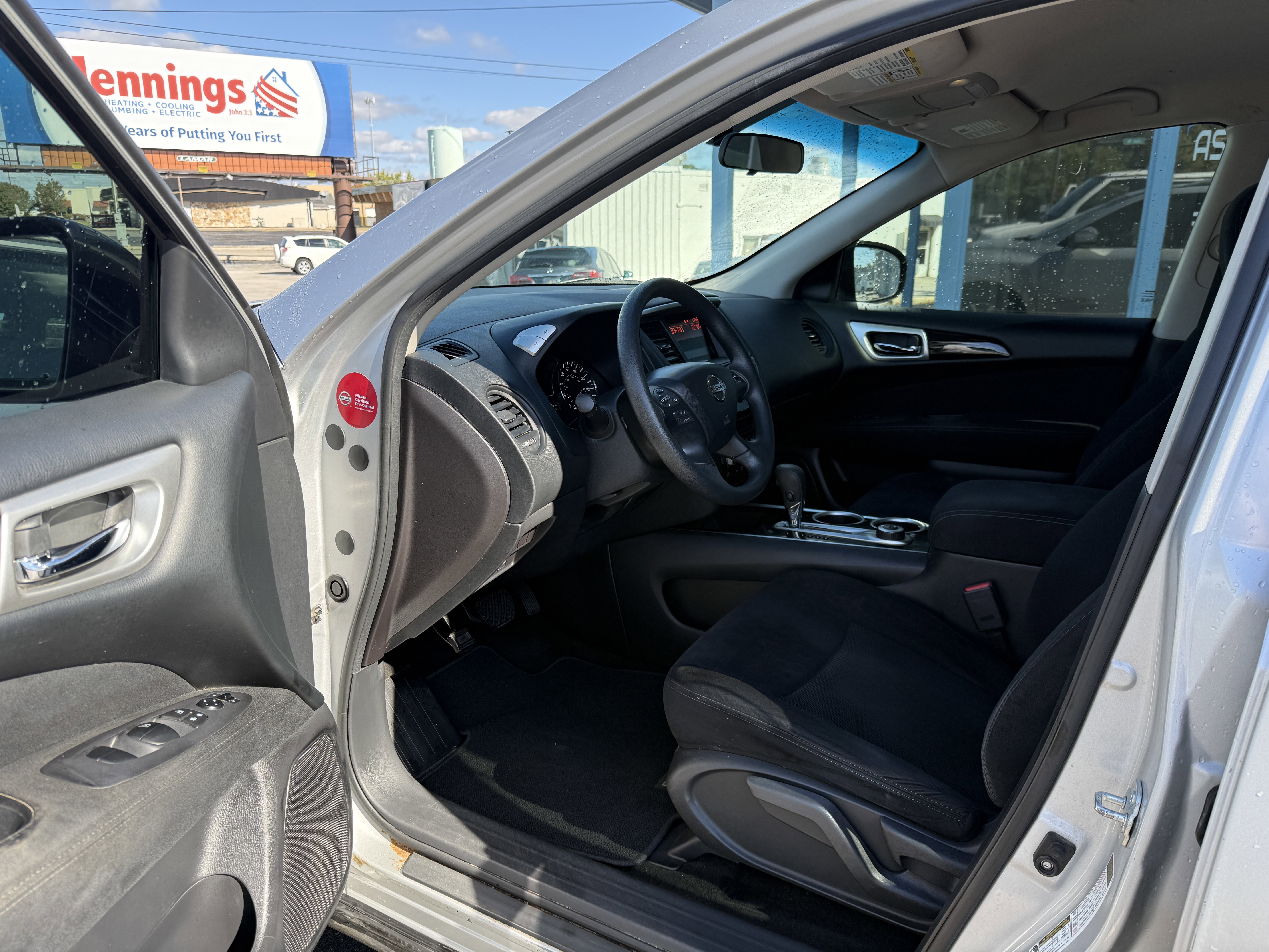 Used 2015 Nissan Pathfinder S image 9