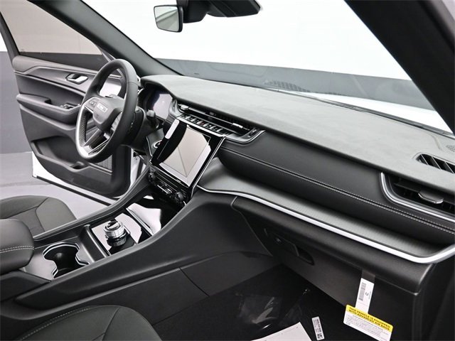 New 2025 Jeep Grand Cherokee L Laredo image 25