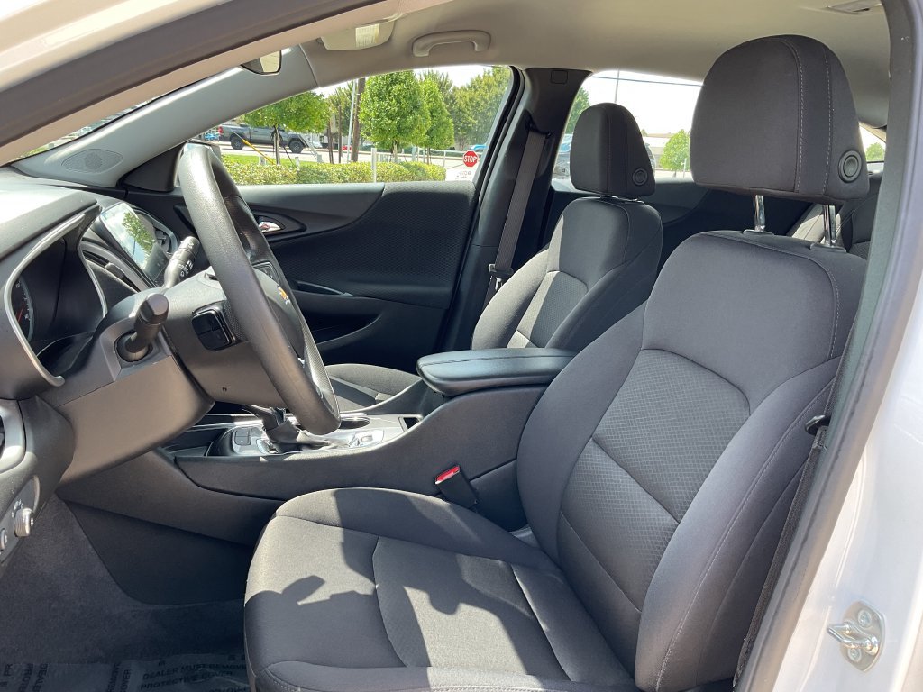 Used 2025 Chevrolet Malibu LT FWD image 11