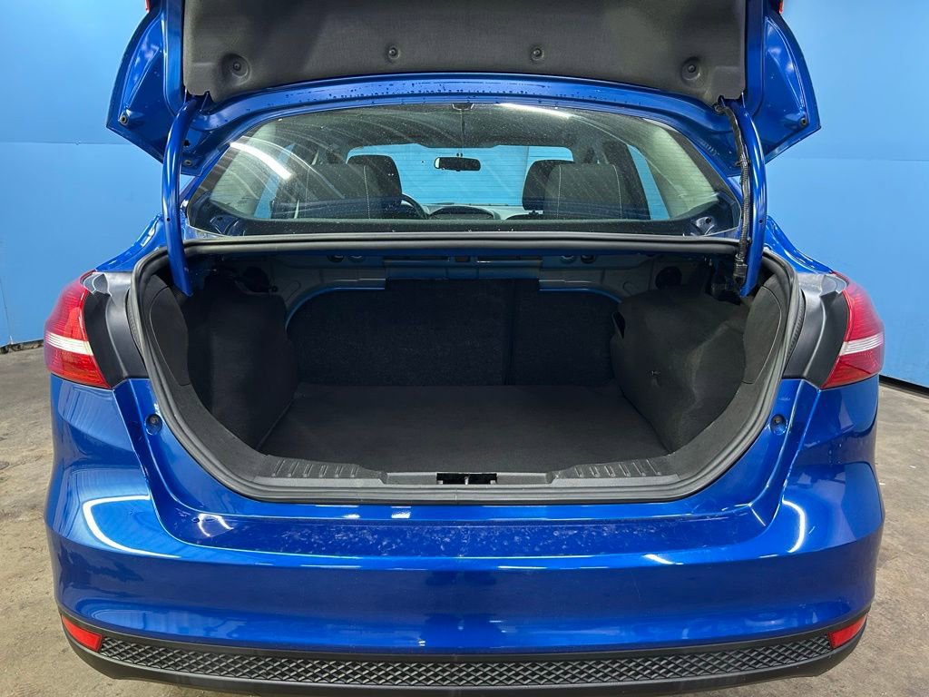 Used 2018 Ford Focus SE w/ SE Appearance Package image 63