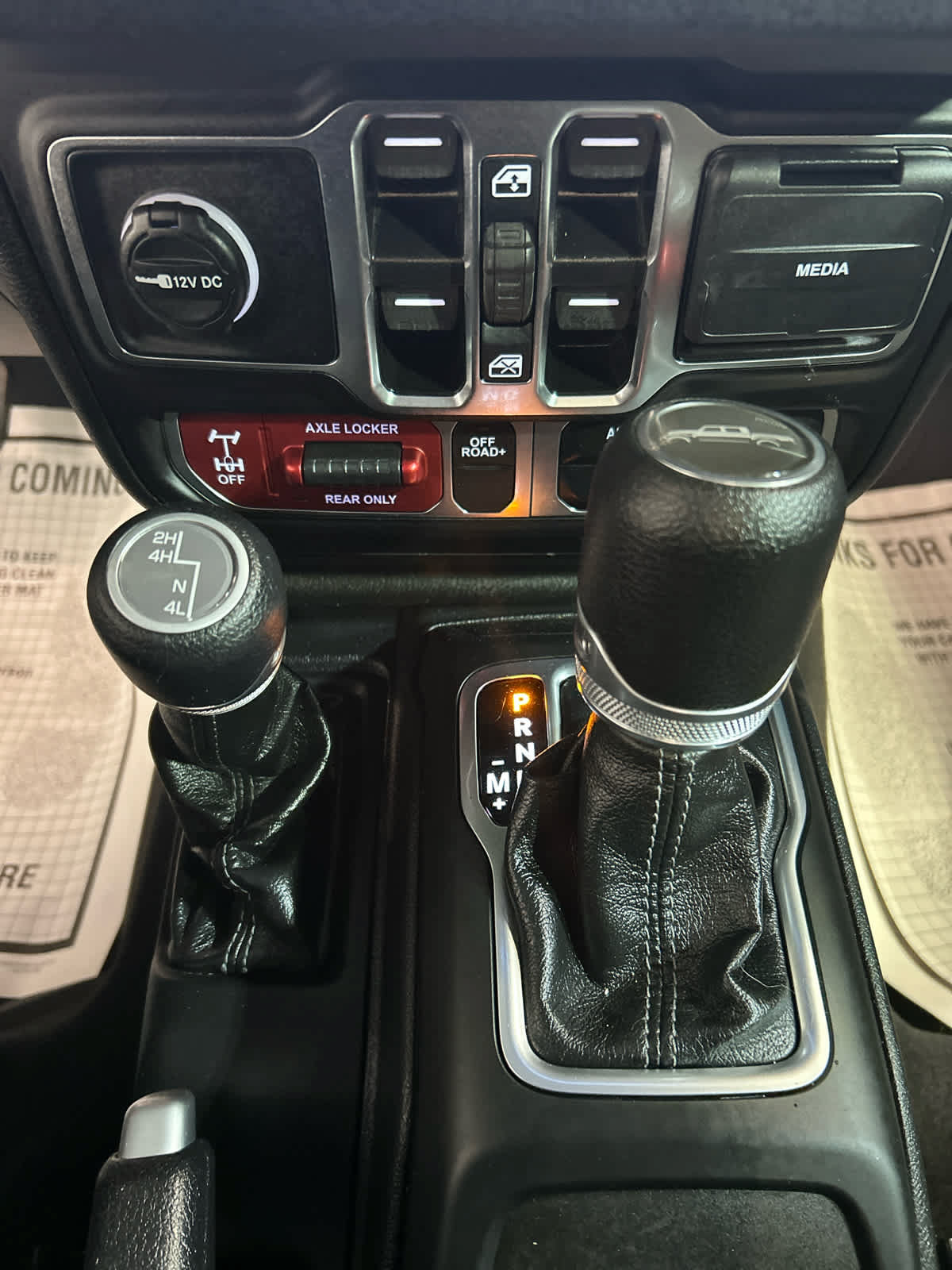 Used 2025 Jeep Gladiator Mojave w/ Convenience Group AWD/4WD image 6