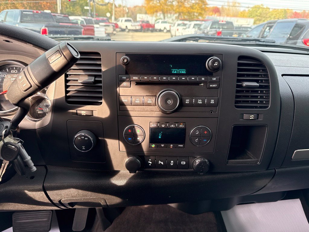 Used 2014 Chevrolet Silverado 2500 LT w/ Custom Sport Truck Package AWD/4WD image 6