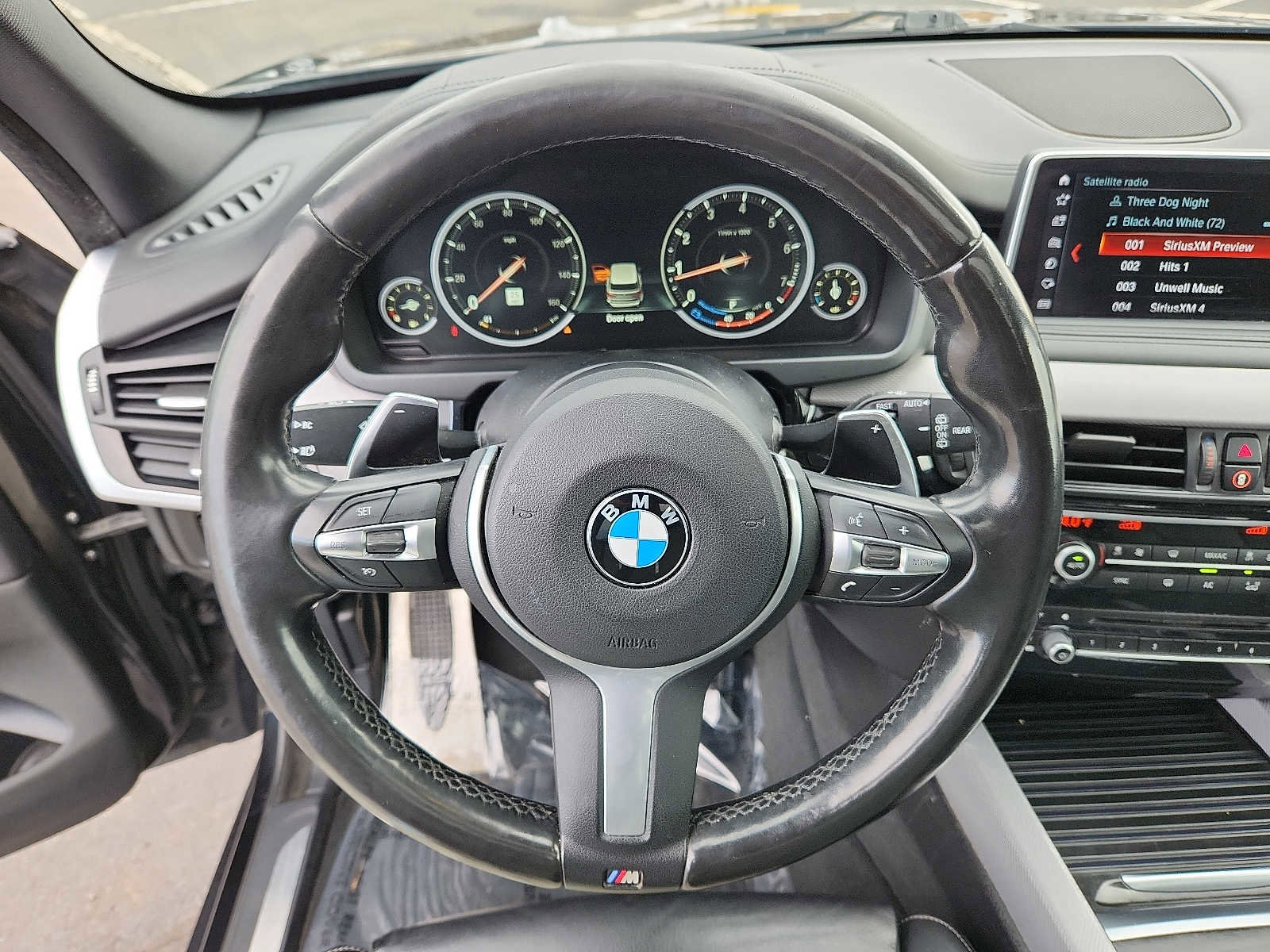 Used 2018 BMW X5 xDrive50i w/ M Sport Package image 19