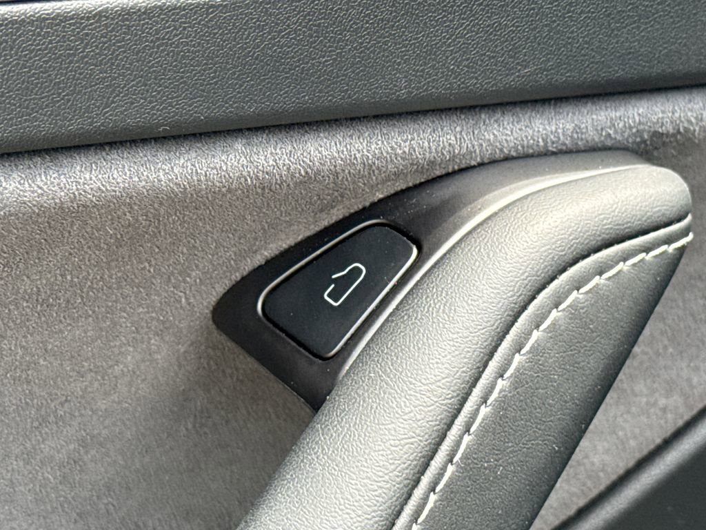 Used 2025 Tesla Model Y Long Range RWD image 23