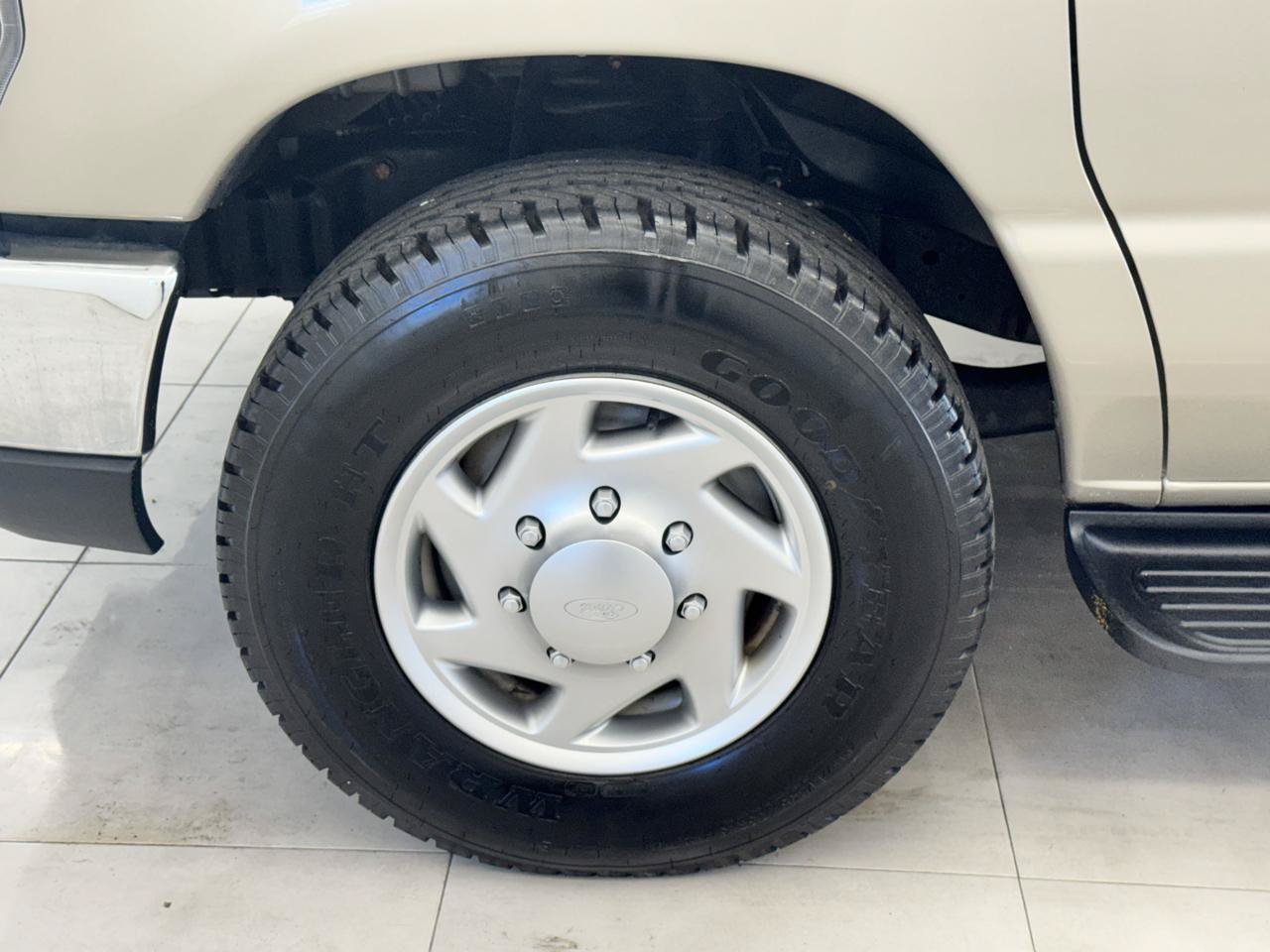 Used 2012 Ford E-350 and Econoline 350 XLT RWD image 30