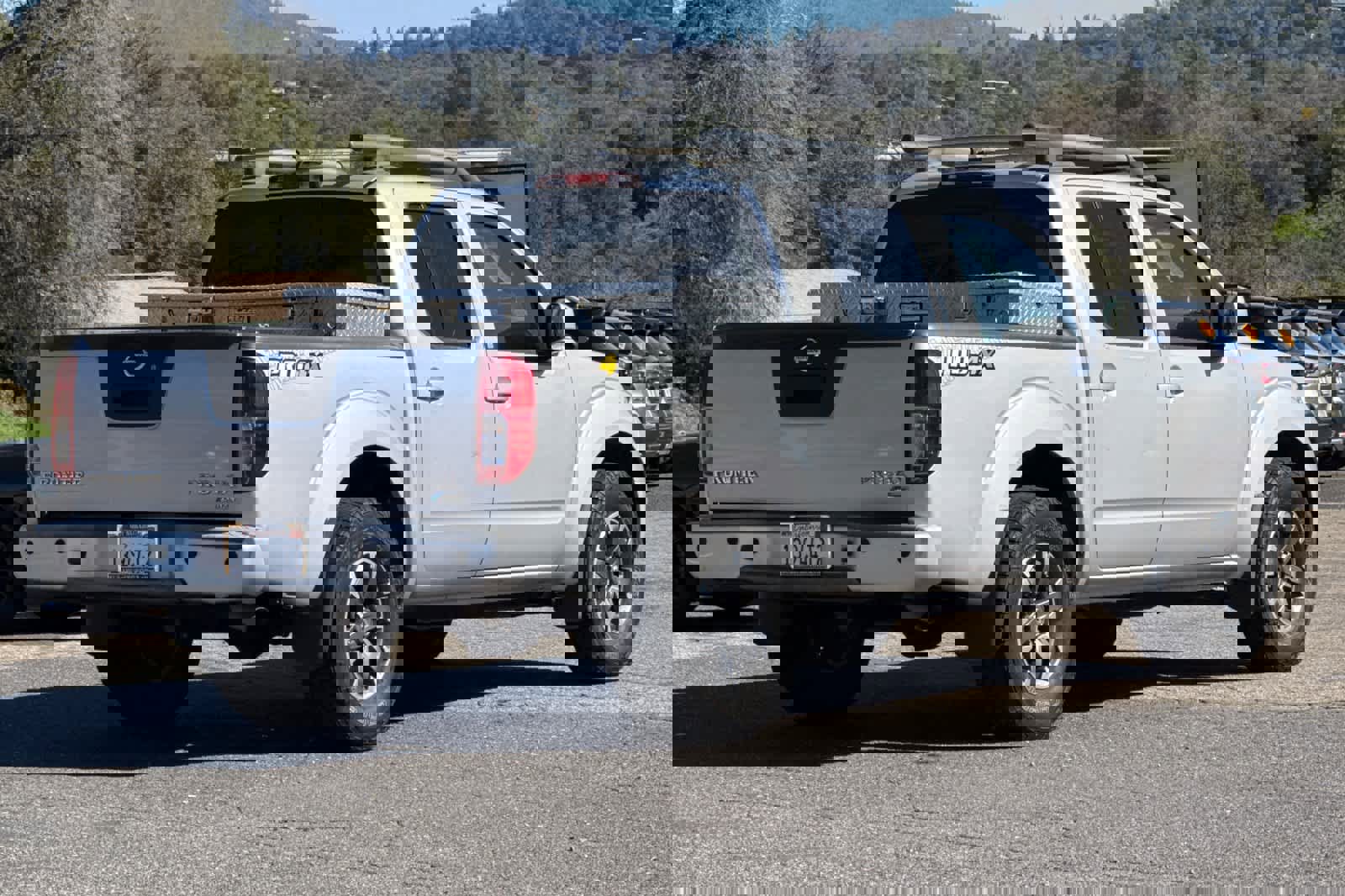 Used 2017 Nissan Frontier PRO-4X w/ Pro-4x Luxury Package image 3