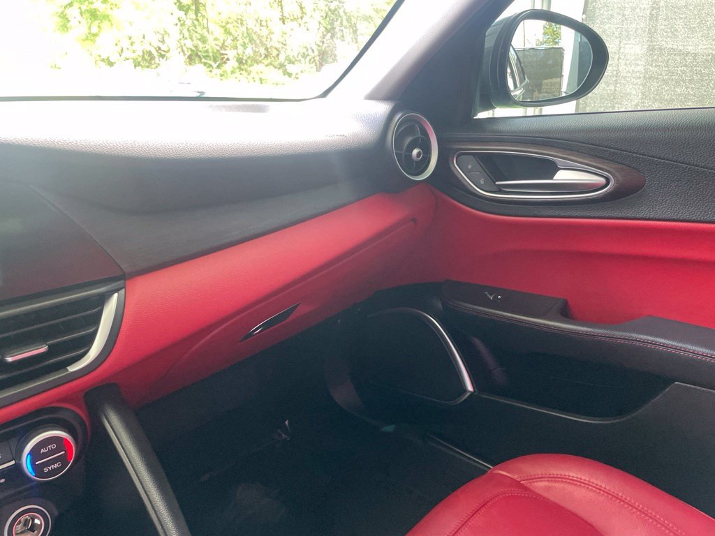 Used 2020 Alfa Romeo Giulia Ti w/ Active Blind Spot Package AWD/4WD image 26