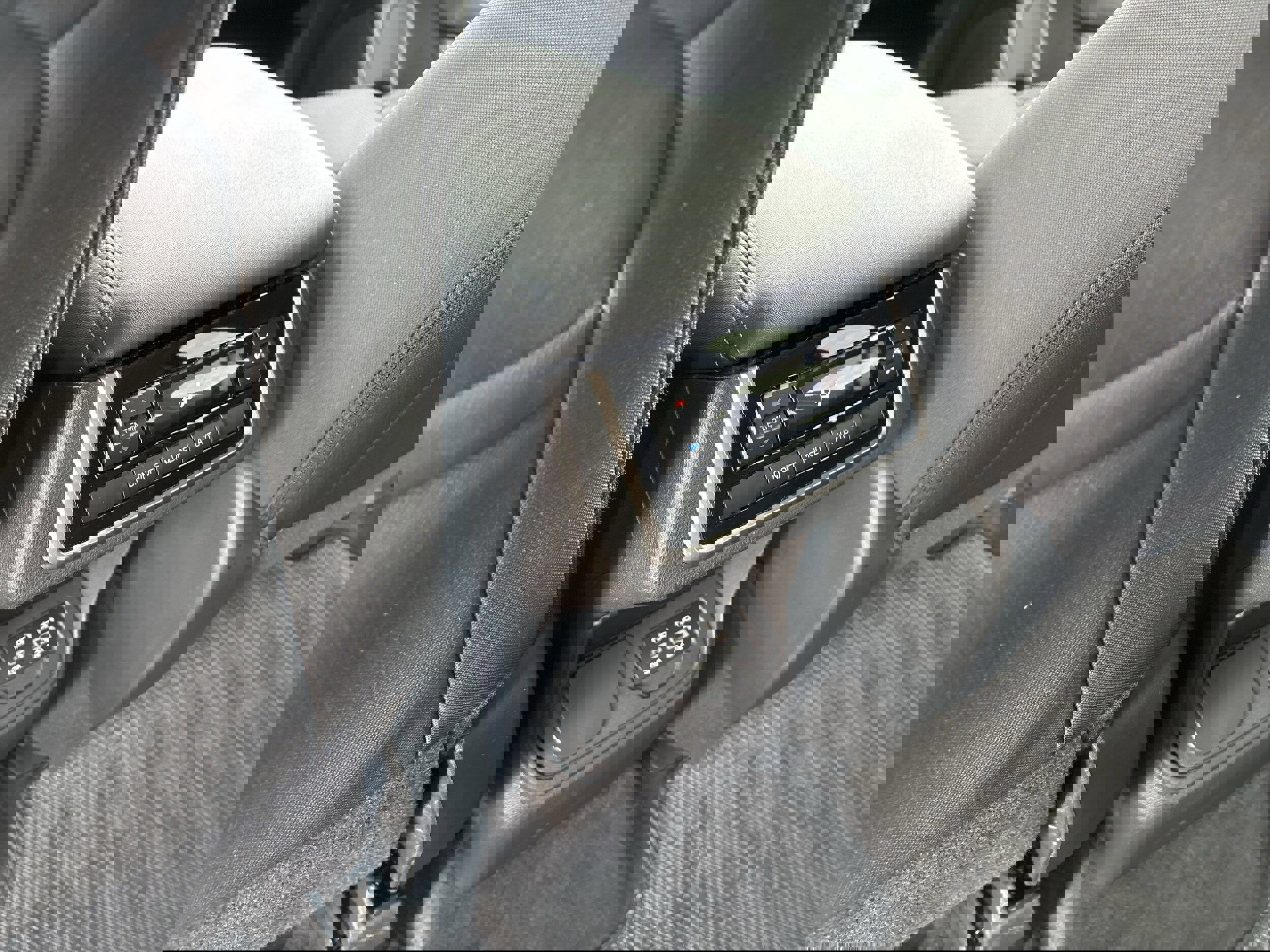 Used 2025 Subaru Ascent Premium image 31