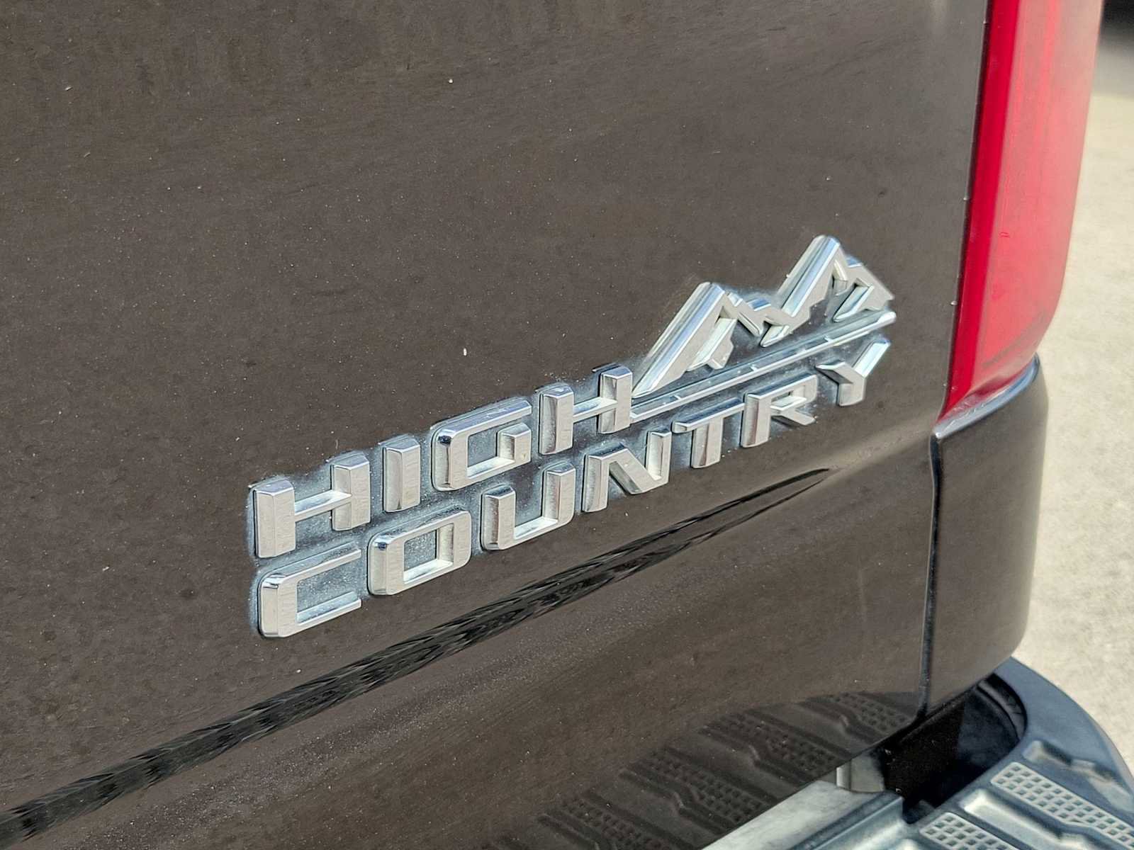 Used 2019 Chevrolet Silverado 1500 High Country w/ Technology Package image 3