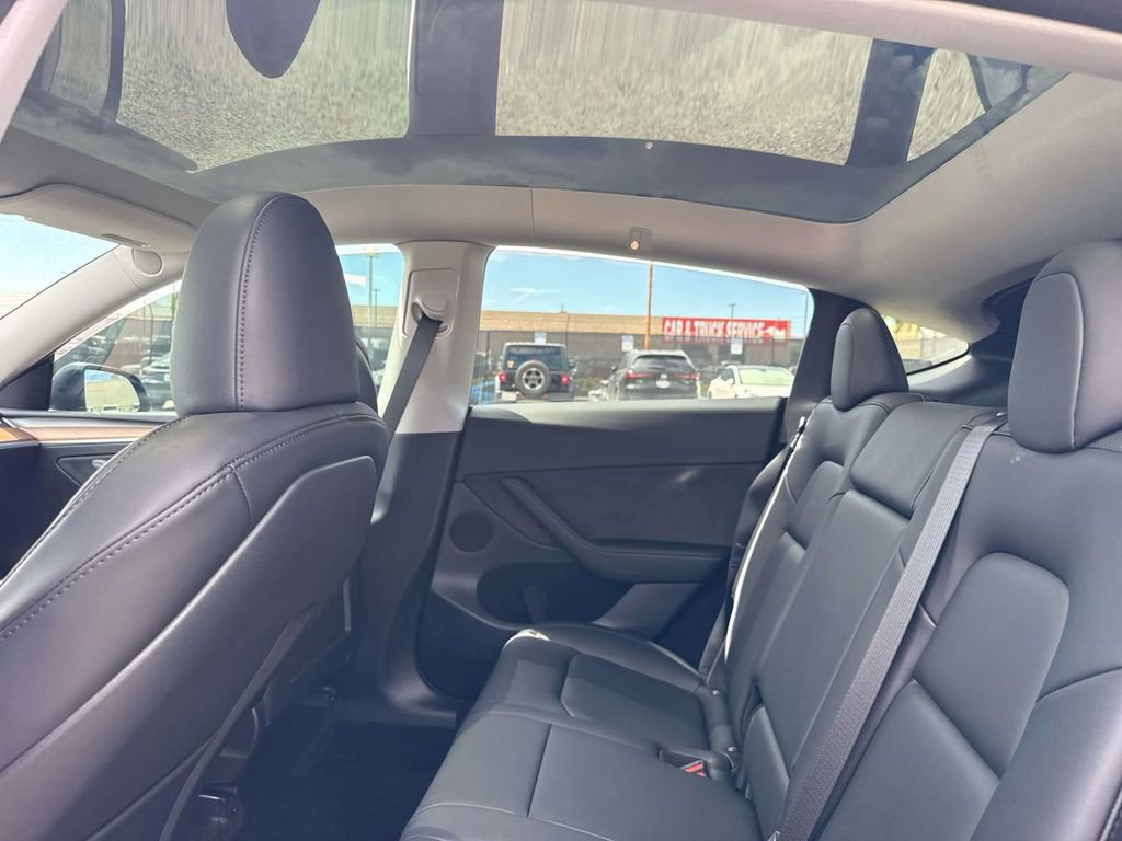 Used 2024 Tesla Model Y Long Range AWD/4WD image 12