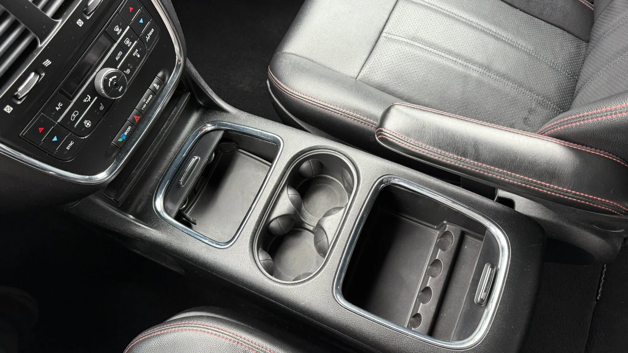 Used 2017 Dodge Grand Caravan GT image 24