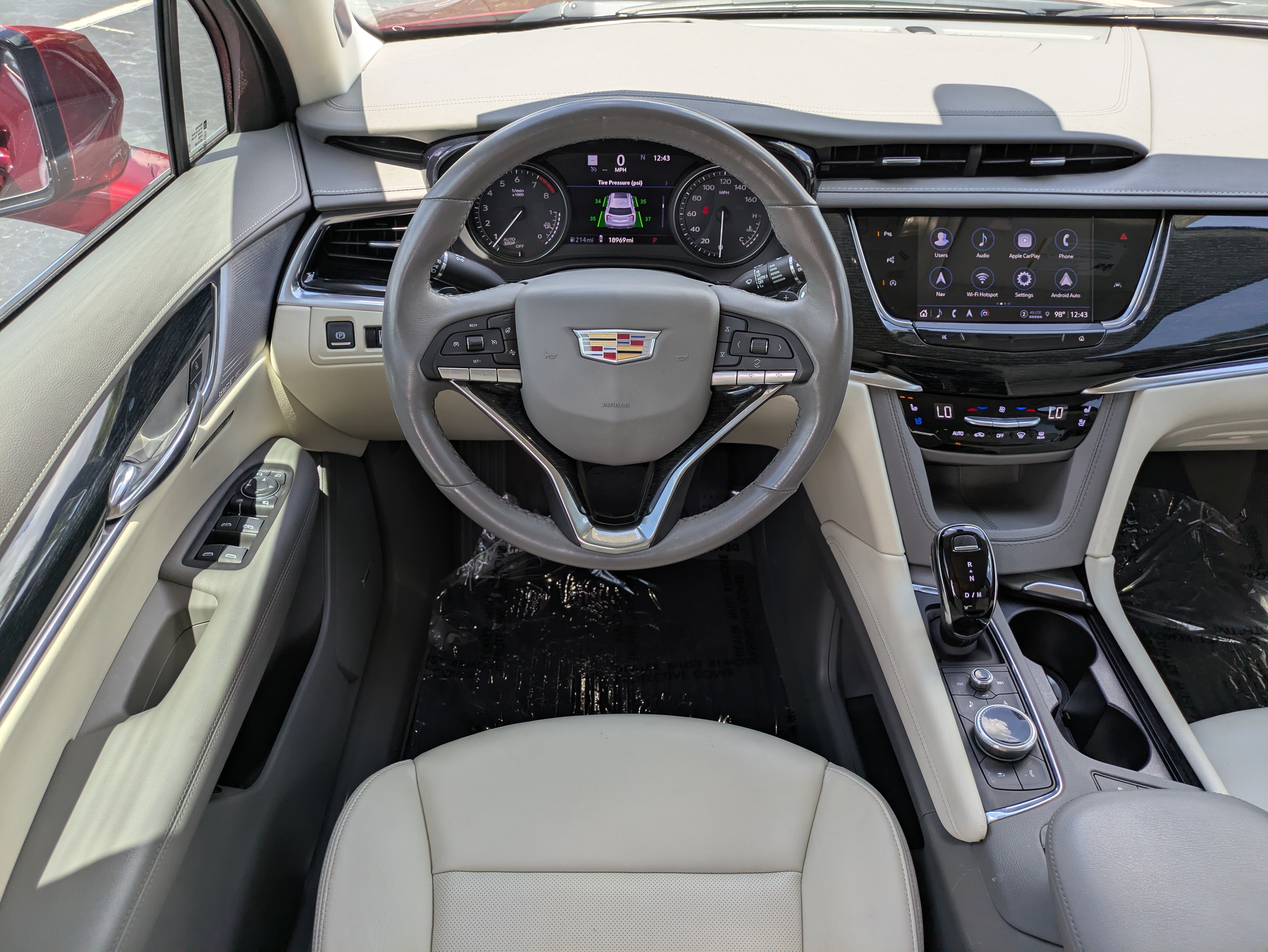 Certified 2024 Cadillac XT6 Premium Luxury w/ Technology Package FWD image 15