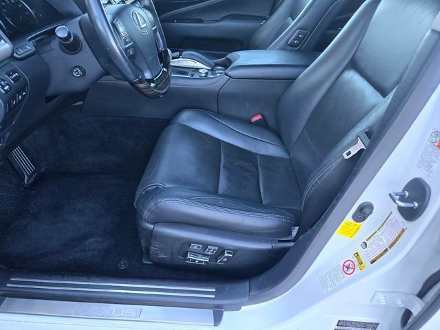 Used 2016 Lexus LS 460 w/ Comfort Package RWD image 19