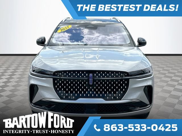 Used 2025 Lincoln Nautilus Reserve image 2